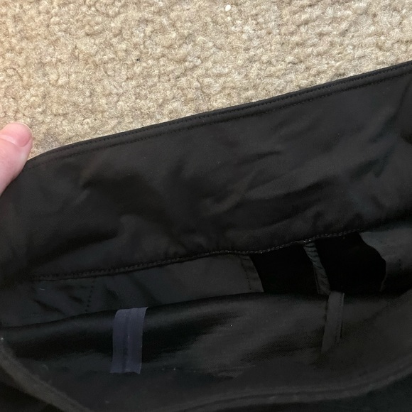 Lululemon size 4 Structured Short Black - Picture 3 of 3